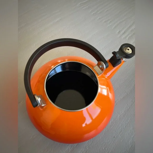 Le Creuset Flame Orange Zen Whistling Tea Kettle 1.6QT Enamel on Steel - Picture 8 of 10